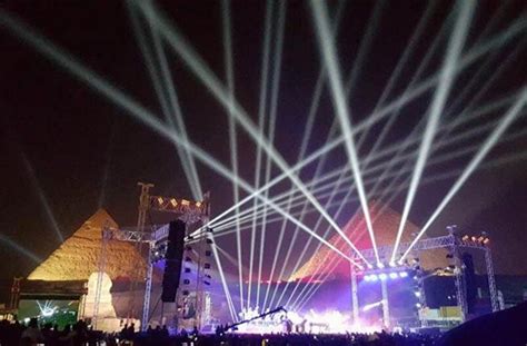 Fawzi's Grand Cairo Concert: An Oasis of Entertainment Amidst Desert Heat!