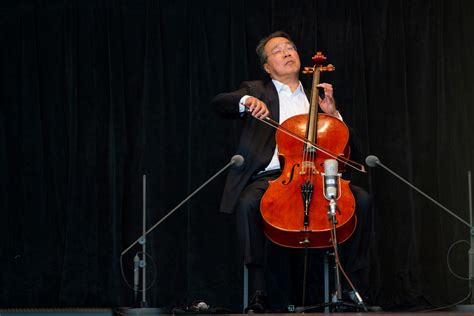 Yo-Yo Ma:s Spontana Cellokonsert i Gamla Stan - En Överraskande Hyllning till Svenska Mästare?