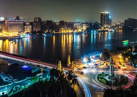  Youssef's Unexpected Arabesque Adventure: A Cairo Night Filled with Laughter and Lost Slippers!